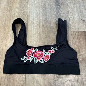 Frankie’s Bikini Embroidered Floral Top M